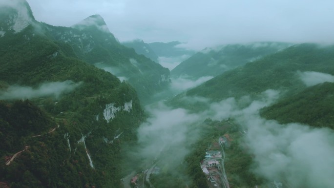 雨雾缭绕的雨后仙境2