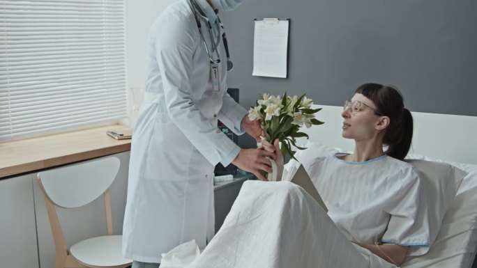 病人收到医生的鲜花
