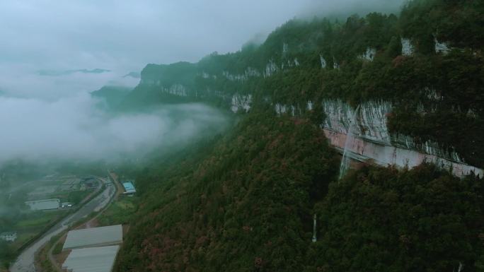 雨后雨雾缭绕的仙境