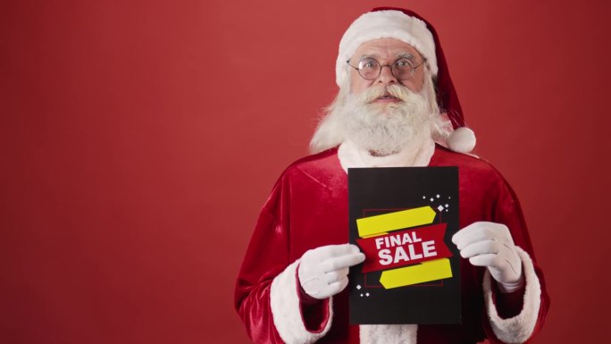 震惊的圣诞老人手持最后出售的标志