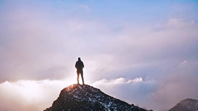 (原创)山顶 人站在山顶 登顶 成功