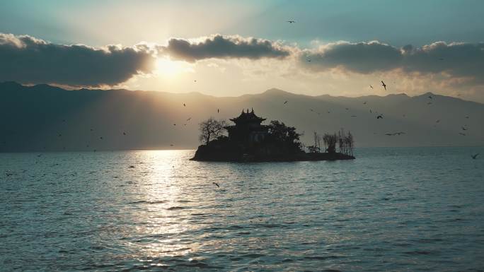 湖边海边落日 大理洱海小普陀