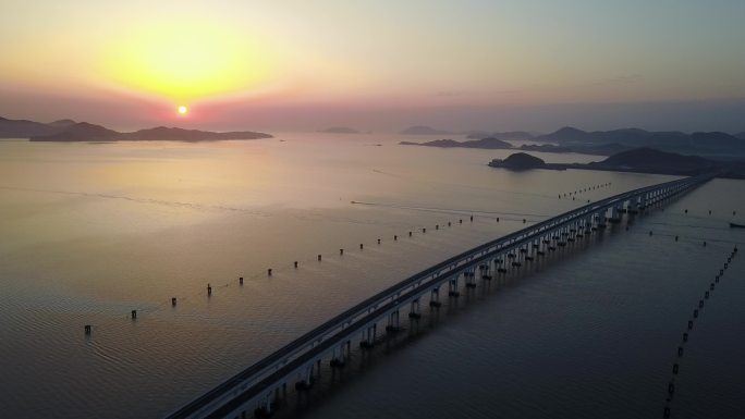 大气航拍跨江大桥