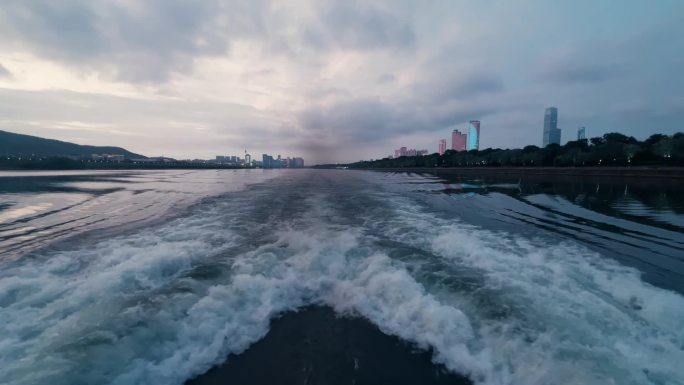 长沙湘江船尾城市风景