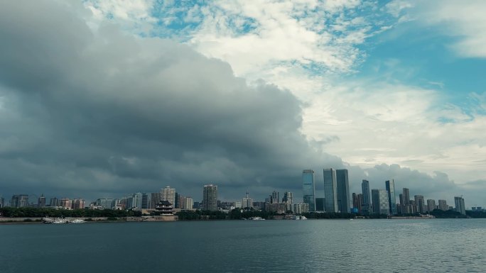 长沙橘洲路白天江景