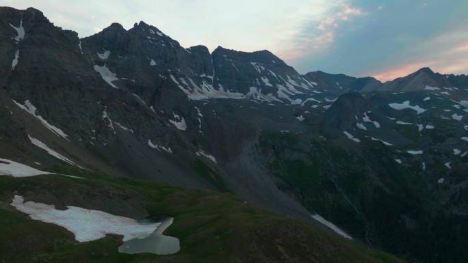 空中电影无人机神奇的夏天日落黄昏Sniffels山荒野低蓝色湖泊南科罗拉多圣胡安里奇韦特柳赖德西尔弗