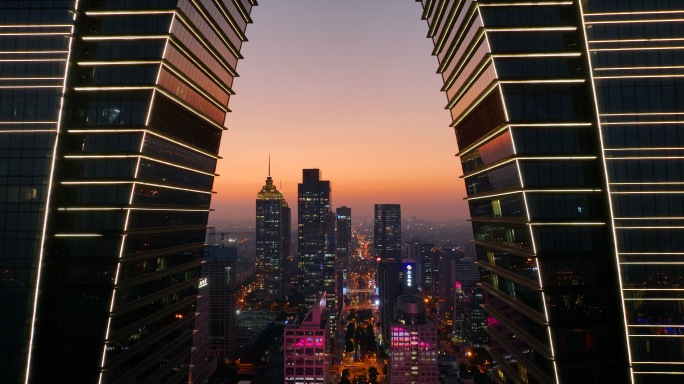 苏州金鸡湖东方之门夜景航拍