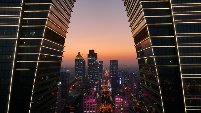 苏州金鸡湖东方之门夜景航拍