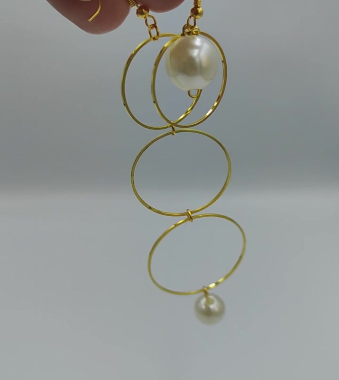 采购产品手工耳环，DIY，彩色吊坠与石头，服装珠宝为妇女，美丽的大耳环。