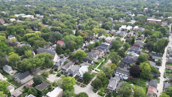 高分辨率全景无人机空中4K视频芝加哥美丽的郊区-埃文斯顿伊利诺伊州西北大学的地方