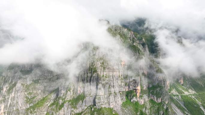 东川区牯牛山大气航拍 紫霞宫大山云雾缭绕