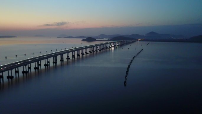 夕阳航拍跨江大桥