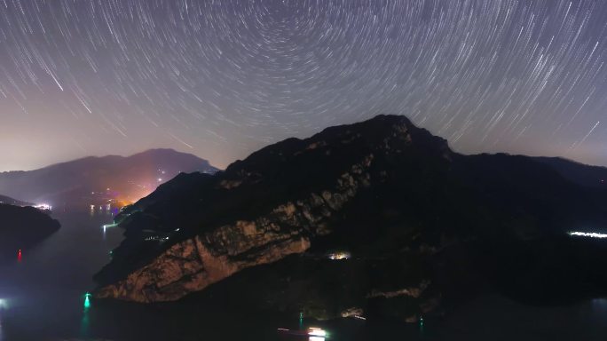 三峡星夜航运忙3