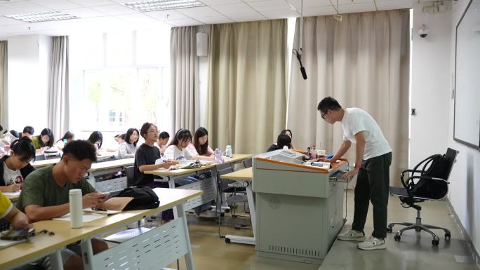 大学 课堂 教师讲课 学习 深职大