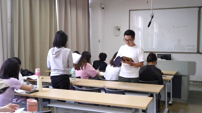 大学 课堂 教师讲课 学习 深职大