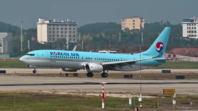 大韩航空737-900ER降落长沙