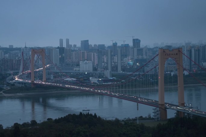 宜昌市至喜大桥场景清晨蓝调车流长江