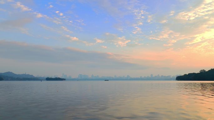 立冬杭州西湖湖面日出朝霞倒影