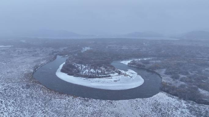 航拍秋季呼伦贝尔湿地风雪交加