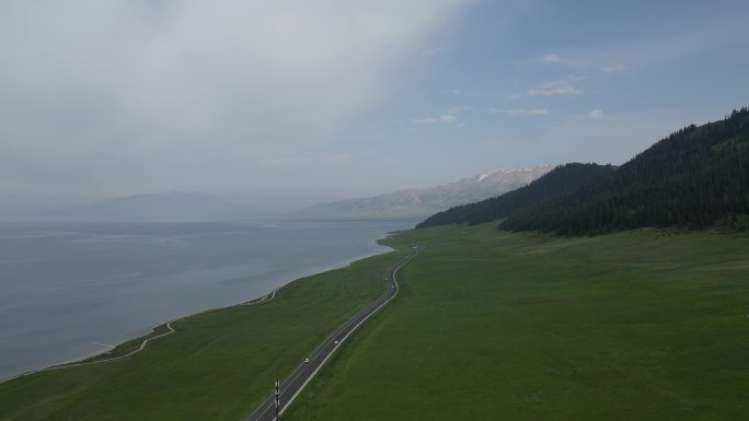 新疆赛里木湖高原湖泊雪山森林航拍4k