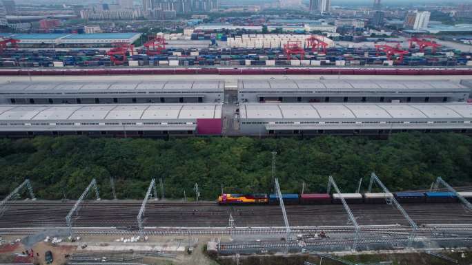 成都国际铁路港一带一路集装箱货运运输火车