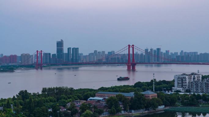 湖北省武汉市鹦鹉洲大桥日转夜延时摄影