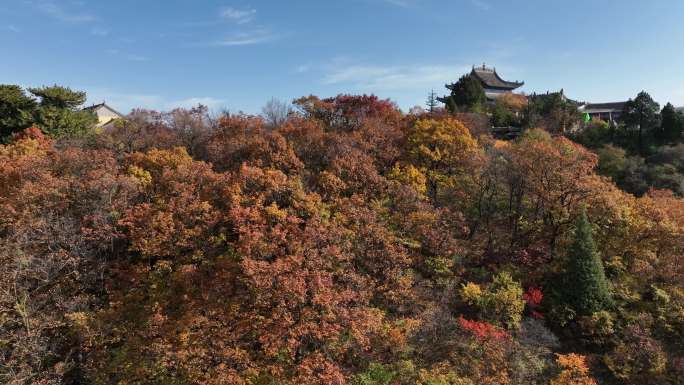 崆峒山秋季高山树林建筑航拍