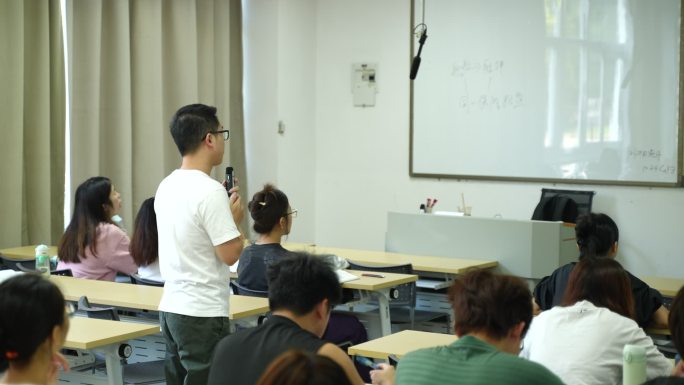 大学 课堂 教师讲课 学习 深职大