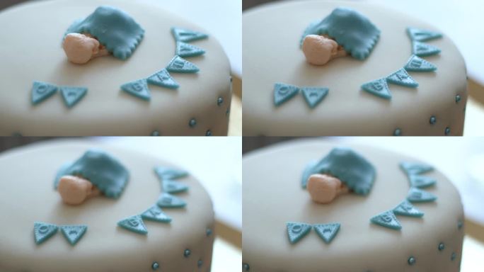 蛋糕装饰与蓝色婴儿的细节