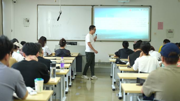 大学 课堂 教师讲课 学习 深职大