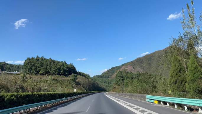 贵州高速毕威高速蓝天白云行车记录仪视觉
