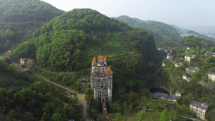 重庆废弃古堡山峰飞出航拍4K