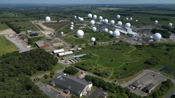 哈罗盖特附近的皇家空军门威斯山军事通信情报和防御站。英格兰
