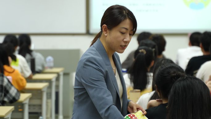 大学 课堂 老师讲课 学校 大学生