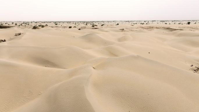 航拍新疆塔克拉玛干沙漠
