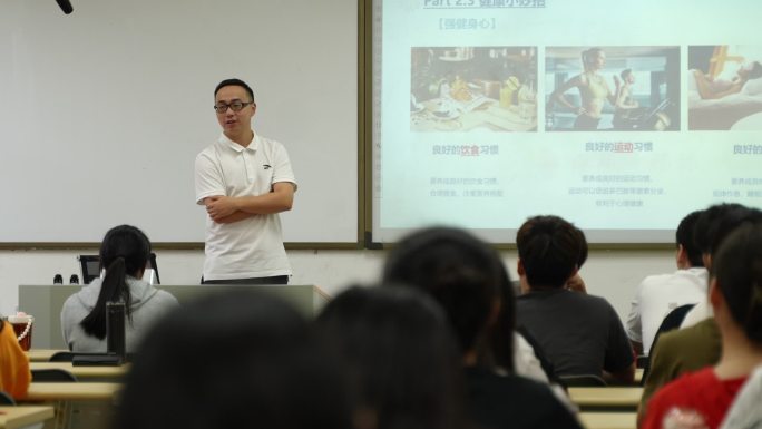 大学 课堂 老师讲课 学校 大学生