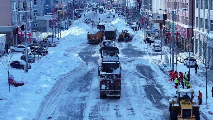 城市铲车街道清理积雪