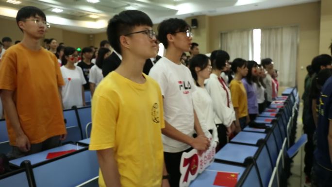 大学 观看阅兵式 祝福祖国 国旗护卫