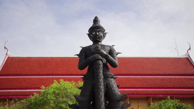 泰国寺庙里的大黑巨人雕像