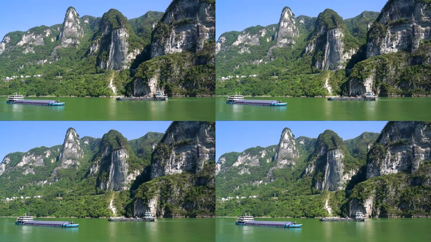 船舶行驶在风光秀丽的长江三峡西陵峡