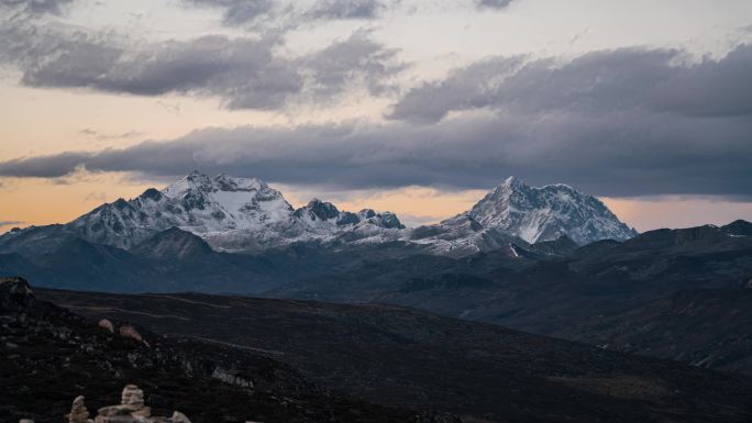 雅拉雪山延时摄影，雪山延时