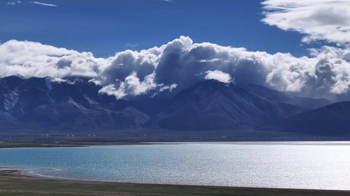 航拍西藏佩枯错湖面风光