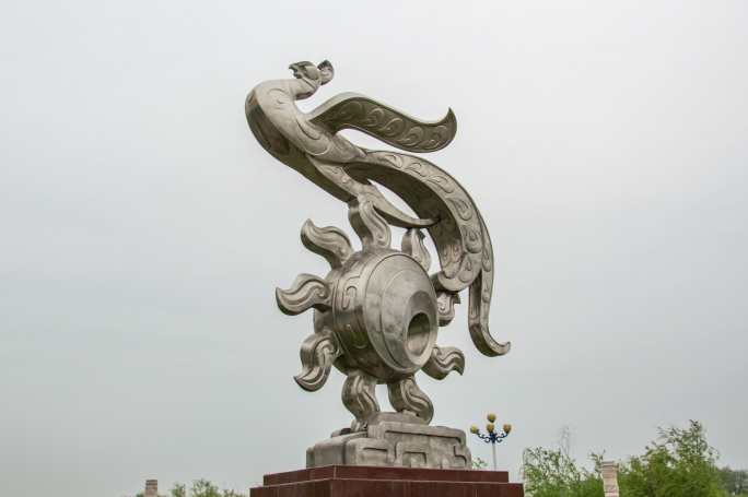 荆州古城金凤广场凤凰雕像环绕移动延时摄影