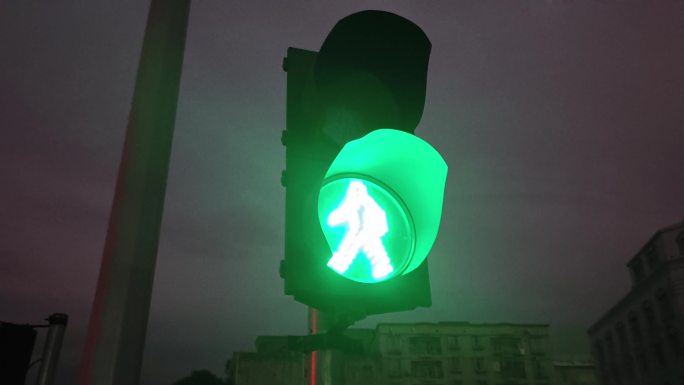 夜色城市交通信号灯黎明城市红绿灯转换