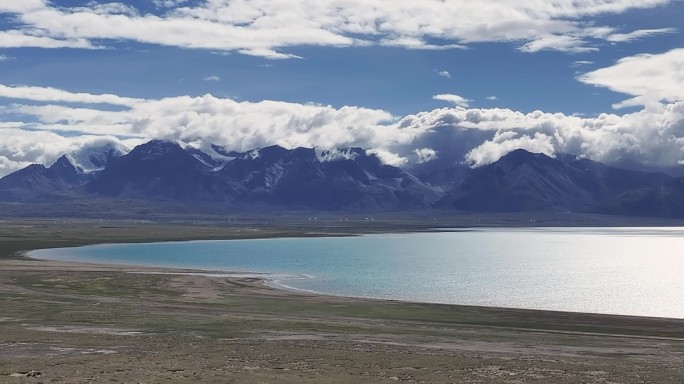 航拍西藏佩枯错湖云海风光