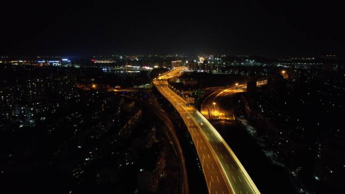 夜晚城市道路