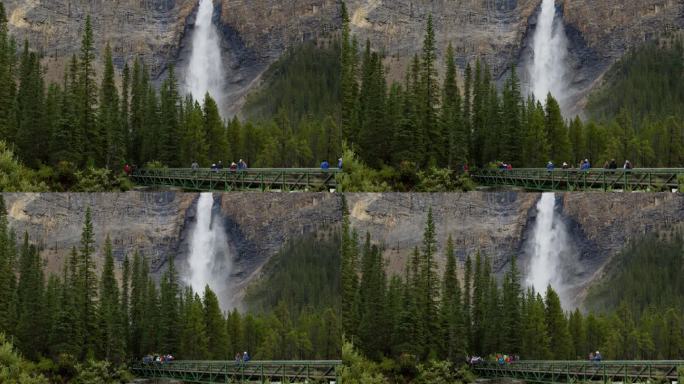 塔卡考瀑布位于加拿大不列颠哥伦比亚省