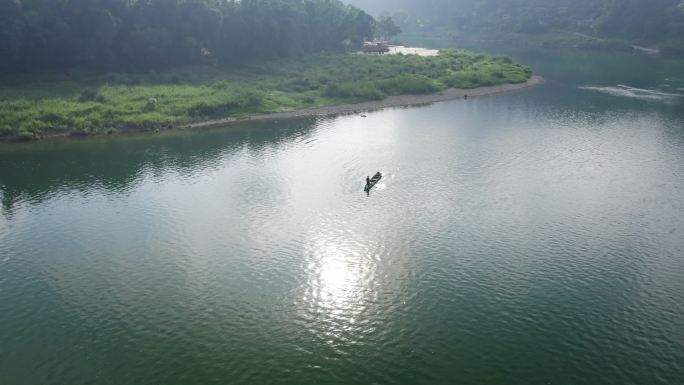 航拍贵州山水风景河流小舟渔船