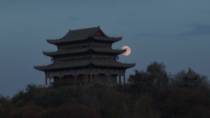 天空中的一轮明月