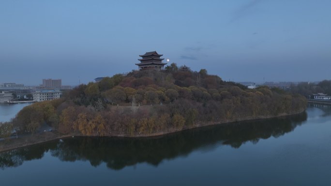 天空中的一轮明月